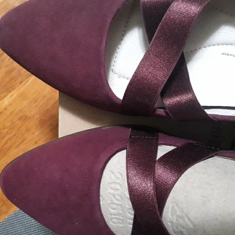 Burgundy Ballet Style  Suede Flats Sz 8.5 - Picture 11 of 16